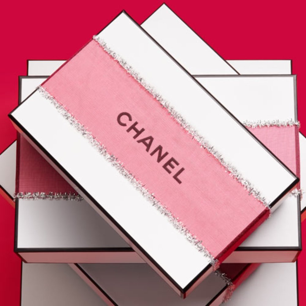 CHANEL Signature Medium White Gift Box with Pink Organza Ribbon